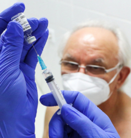 Куряне и жители области пенсионного возраста получат по 3 тысячи рублей за прививку от коронавируса