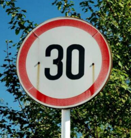 Госавтоинспекция РФ выступила за установление порога скорости 30 км/ч внутри населенных пунктов