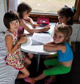 В РФ будут доступны билеты на поезд для семей с детьми в рамках льготной программы