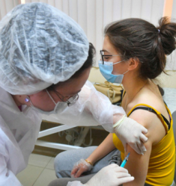 В столице начался III этап клинических испытаний вакцины от Covid-19 для лиц подросткового возраста