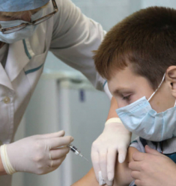 Возможно, вскорости российских подростков начнут вакцинировать от коронавируса